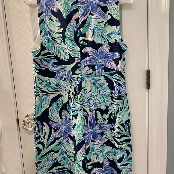Lilly Pulitzer Shift Dress in Navy and Ready Set Gecko pattern - Picture 2 of 4